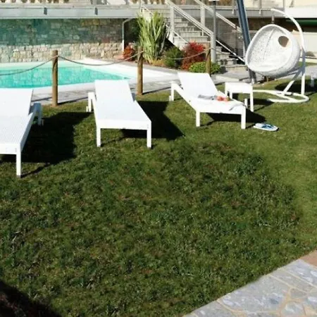 בית נופש Elegant In With Swimming Pool *