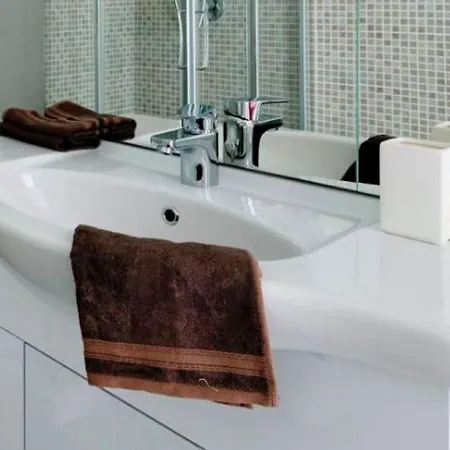 Elegant In With Swimming Pool בית נופש *