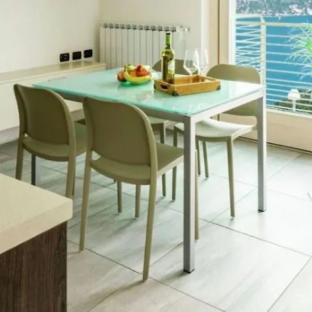 בית נופש Elegant In With Swimming Pool Parzanica